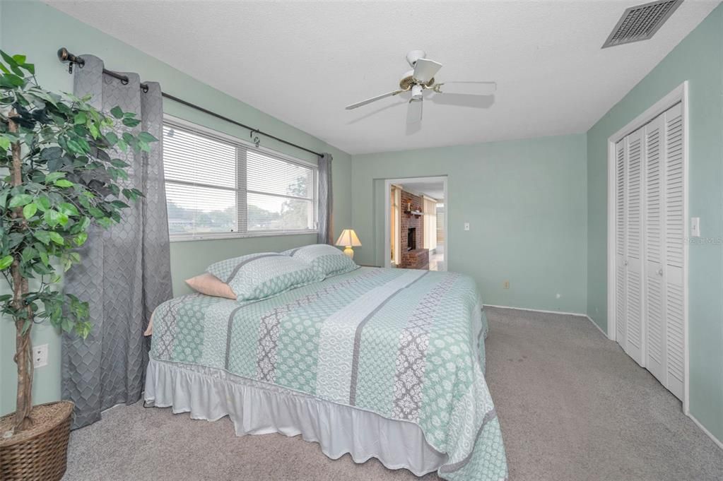 For Sale: $420,000 (2 beds, 2 baths, 1607 Square Feet)