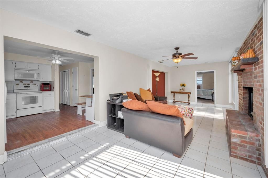 For Sale: $420,000 (2 beds, 2 baths, 1607 Square Feet)