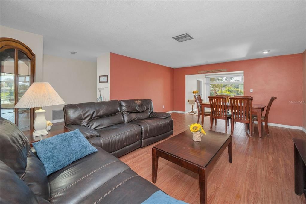 For Sale: $420,000 (2 beds, 2 baths, 1607 Square Feet)