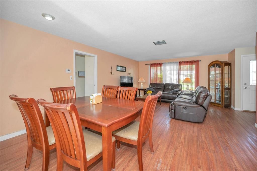 For Sale: $420,000 (2 beds, 2 baths, 1607 Square Feet)