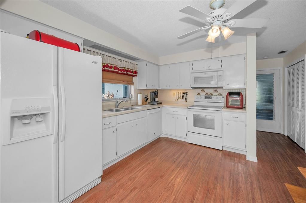 For Sale: $420,000 (2 beds, 2 baths, 1607 Square Feet)