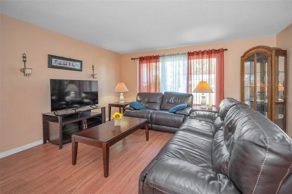 For Sale: $420,000 (2 beds, 2 baths, 1607 Square Feet)