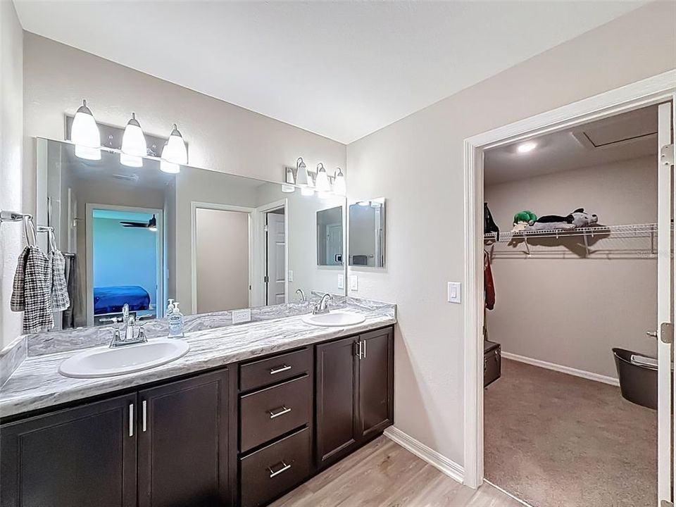 For Sale: $324,900 (3 beds, 2 baths, 1558 Square Feet)