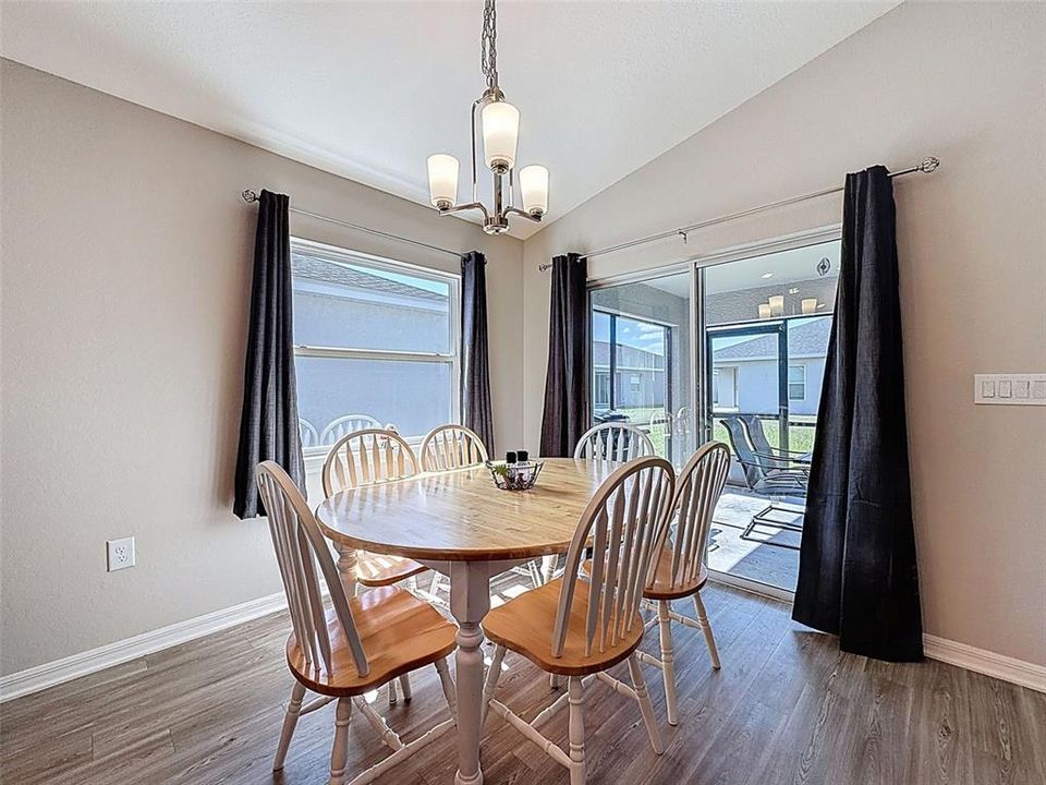 For Sale: $324,900 (3 beds, 2 baths, 1558 Square Feet)