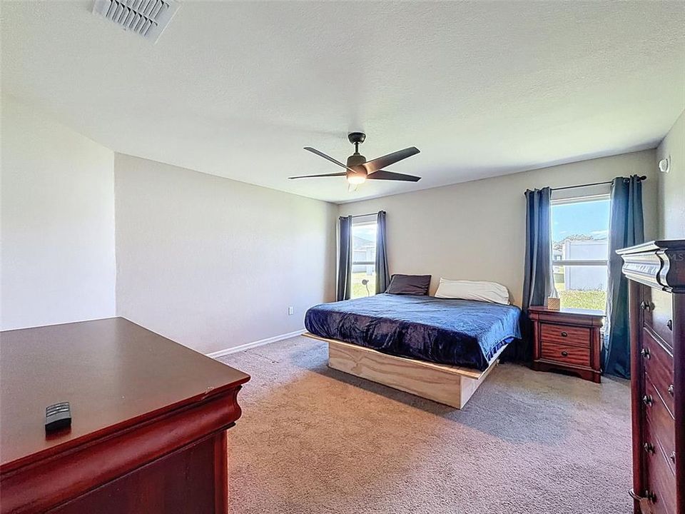 For Sale: $324,900 (3 beds, 2 baths, 1558 Square Feet)