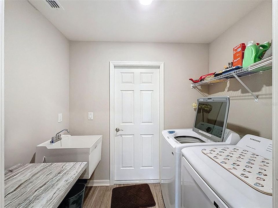 For Sale: $324,900 (3 beds, 2 baths, 1558 Square Feet)