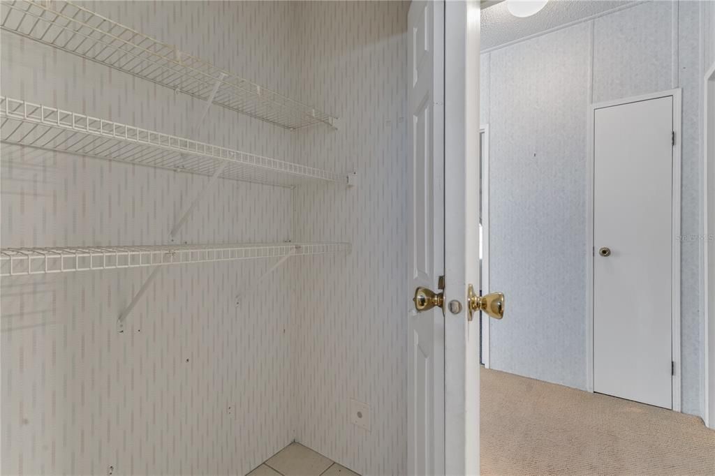 待售: $220,000 (2 贝兹, 2 浴室, 1721 平方英尺)