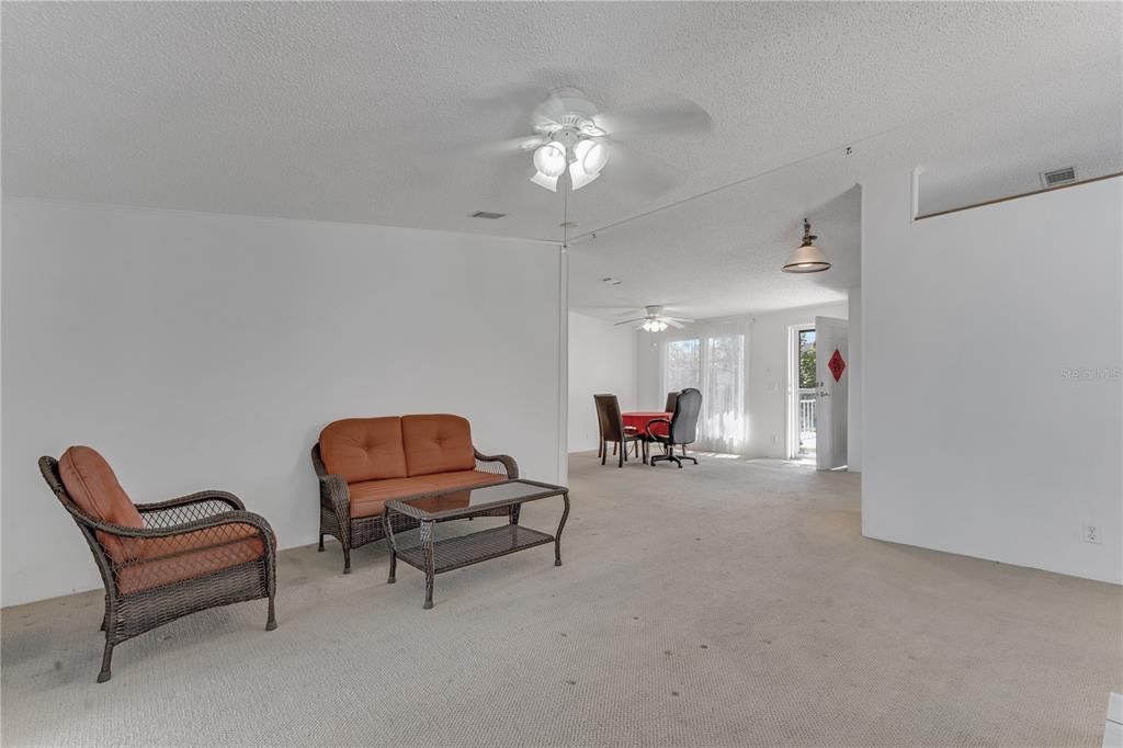 待售: $220,000 (2 贝兹, 2 浴室, 1721 平方英尺)