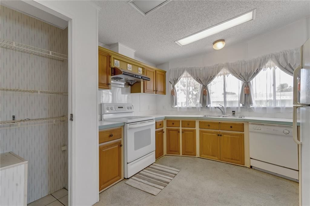 待售: $220,000 (2 贝兹, 2 浴室, 1721 平方英尺)