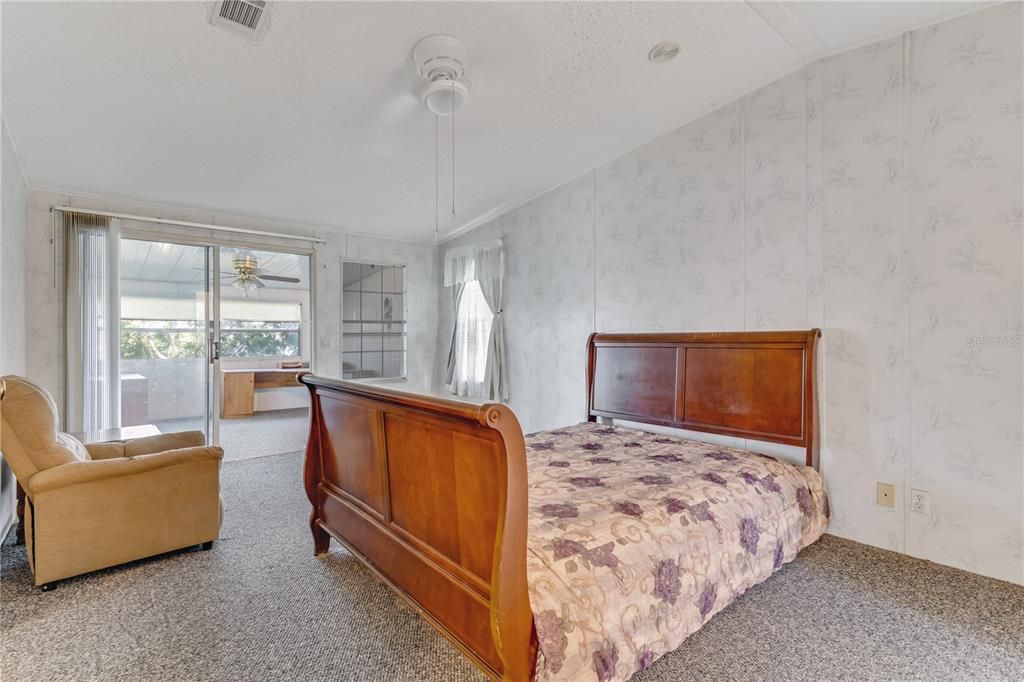 待售: $220,000 (2 贝兹, 2 浴室, 1721 平方英尺)