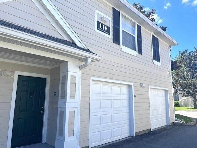 Active With Contract: $1,750 (1 beds, 1 baths, 738 Square Feet)