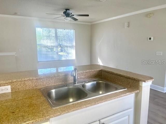 Active With Contract: $1,750 (1 beds, 1 baths, 738 Square Feet)