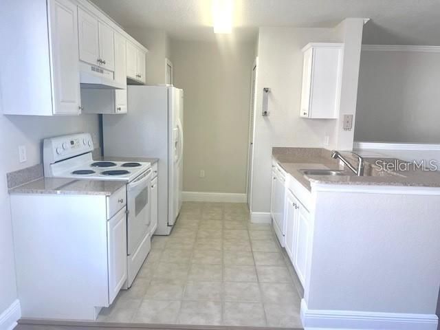 Active With Contract: $1,750 (1 beds, 1 baths, 738 Square Feet)