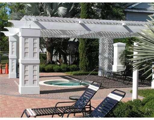 Active With Contract: $1,750 (1 beds, 1 baths, 738 Square Feet)