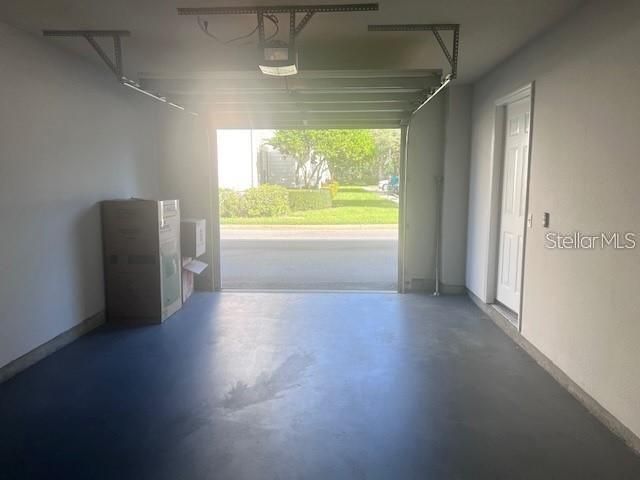 Active With Contract: $1,750 (1 beds, 1 baths, 738 Square Feet)