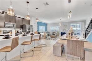Active With Contract: $425,000 (5 beds, 4 baths, 2167 Square Feet)