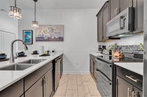 Active With Contract: $425,000 (5 beds, 4 baths, 2167 Square Feet)