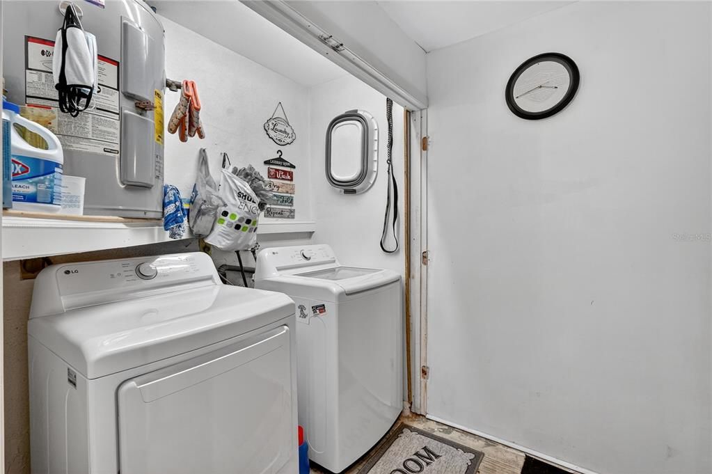 For Sale: $368,000 (3 beds, 2 baths, 1715 Square Feet)