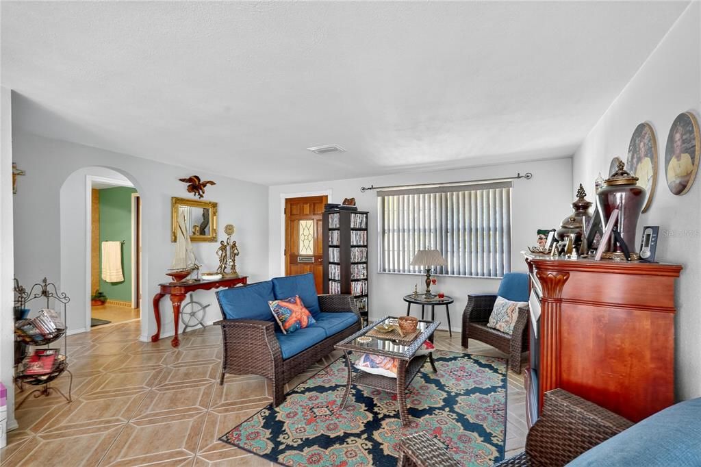 For Sale: $368,000 (3 beds, 2 baths, 1715 Square Feet)