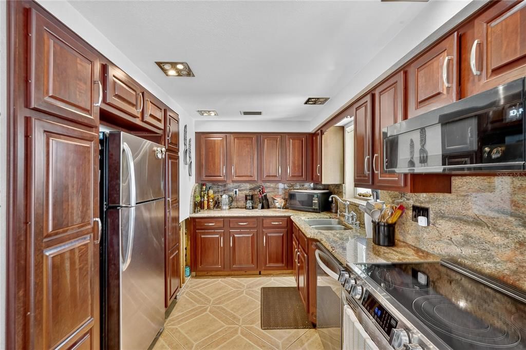 For Sale: $368,000 (3 beds, 2 baths, 1715 Square Feet)