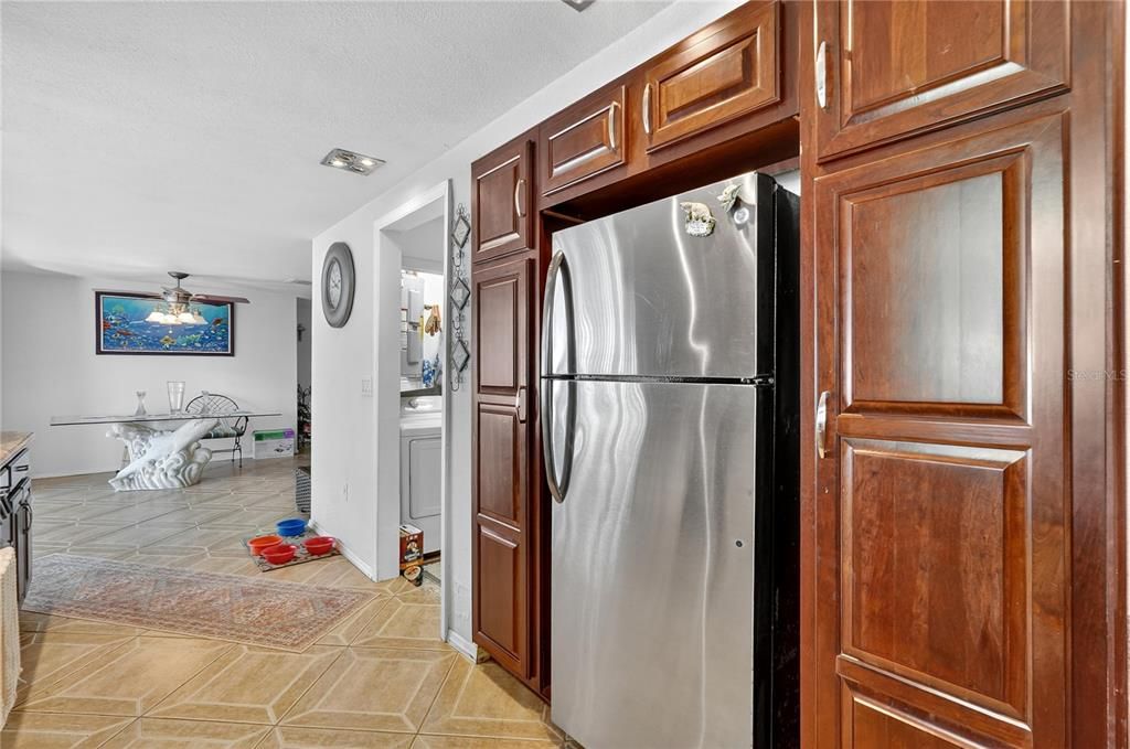 For Sale: $368,000 (3 beds, 2 baths, 1715 Square Feet)