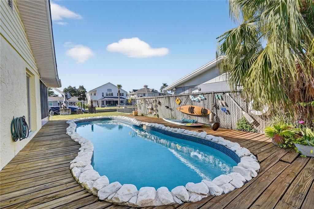 For Sale: $368,000 (3 beds, 2 baths, 1715 Square Feet)