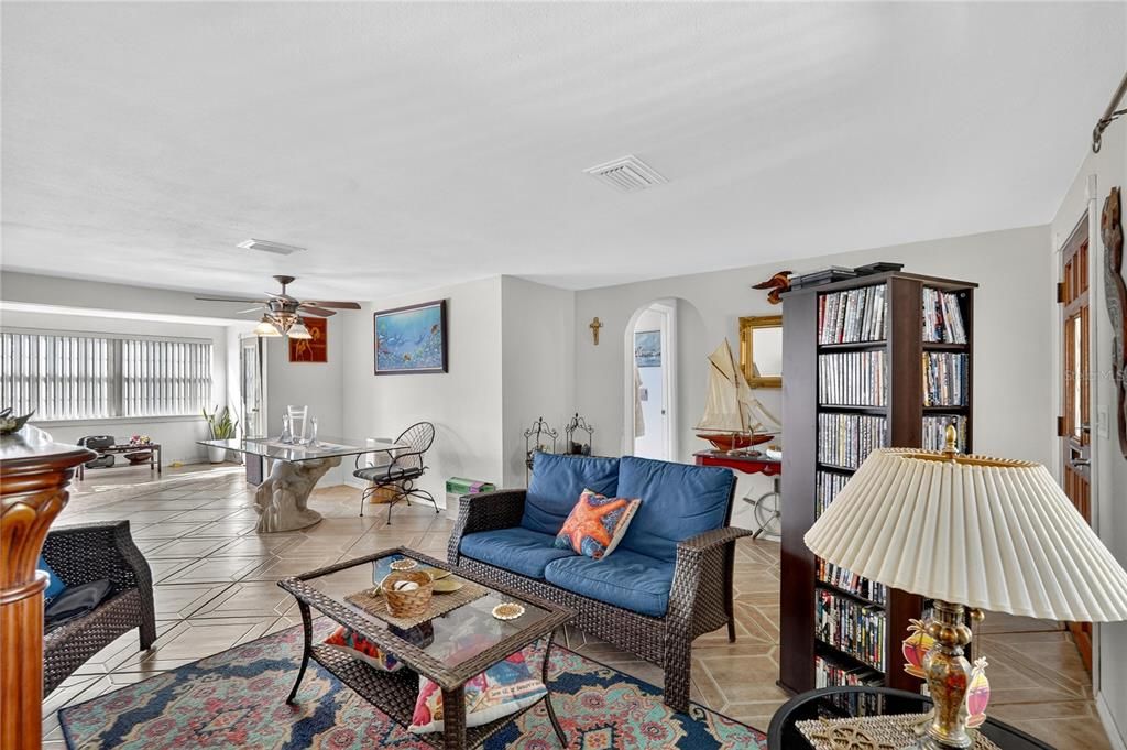 For Sale: $368,000 (3 beds, 2 baths, 1715 Square Feet)