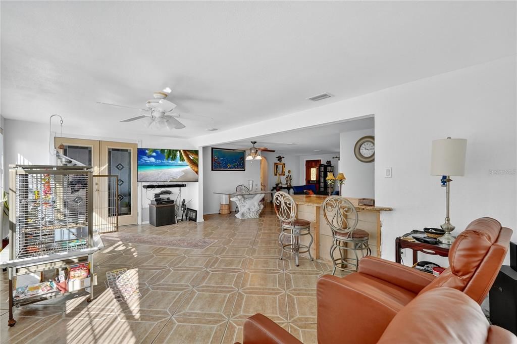 For Sale: $368,000 (3 beds, 2 baths, 1715 Square Feet)