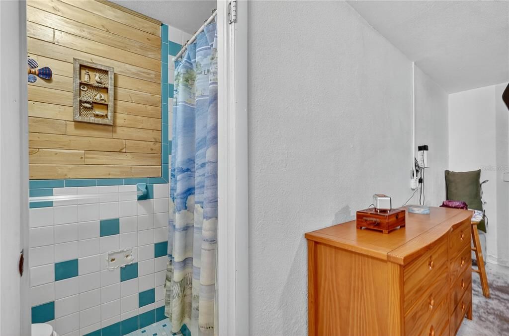 For Sale: $368,000 (3 beds, 2 baths, 1715 Square Feet)