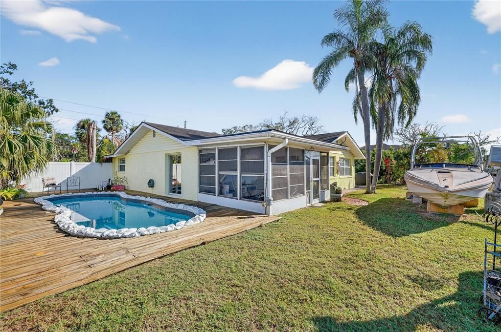 For Sale: $368,000 (3 beds, 2 baths, 1715 Square Feet)