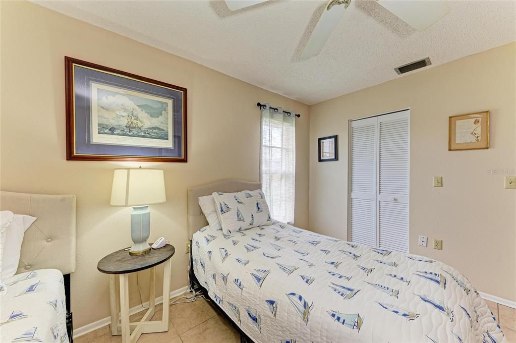 Active With Contract: $399,900 (2 beds, 2 baths, 1454 Square Feet)