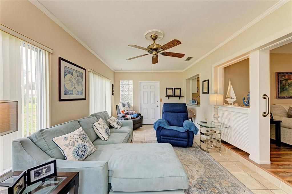 Active With Contract: $399,900 (2 beds, 2 baths, 1454 Square Feet)