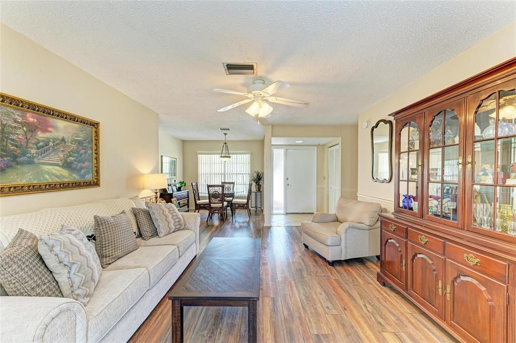 Active With Contract: $399,900 (2 beds, 2 baths, 1454 Square Feet)