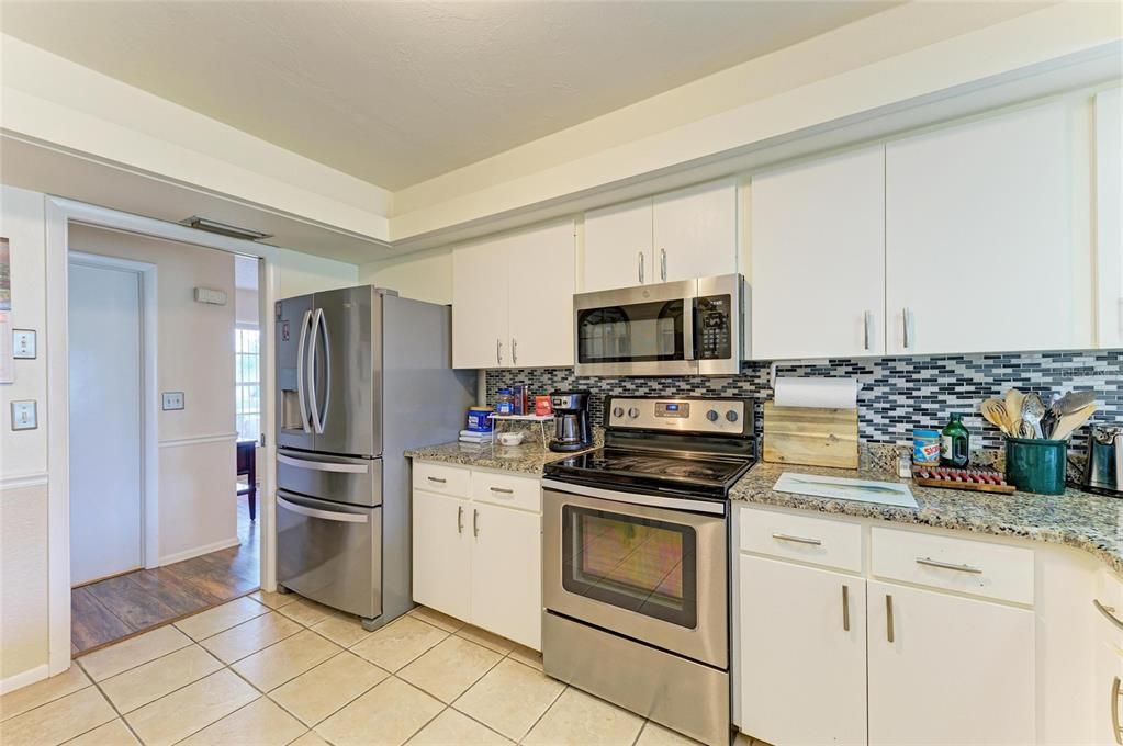 Active With Contract: $399,900 (2 beds, 2 baths, 1454 Square Feet)