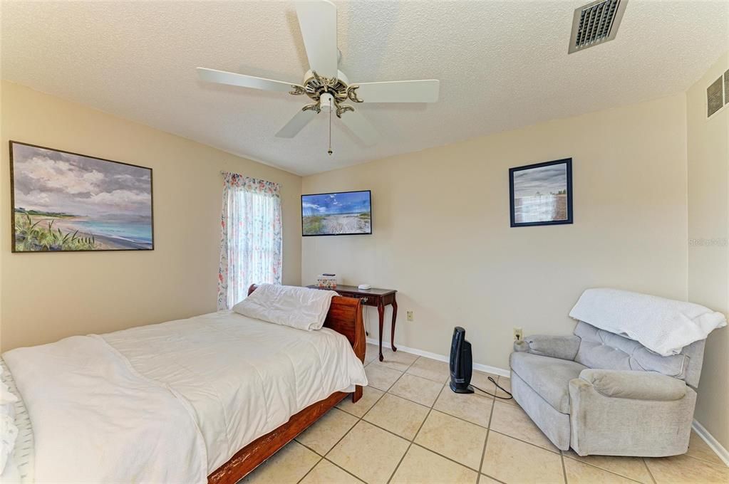 Active With Contract: $399,900 (2 beds, 2 baths, 1454 Square Feet)