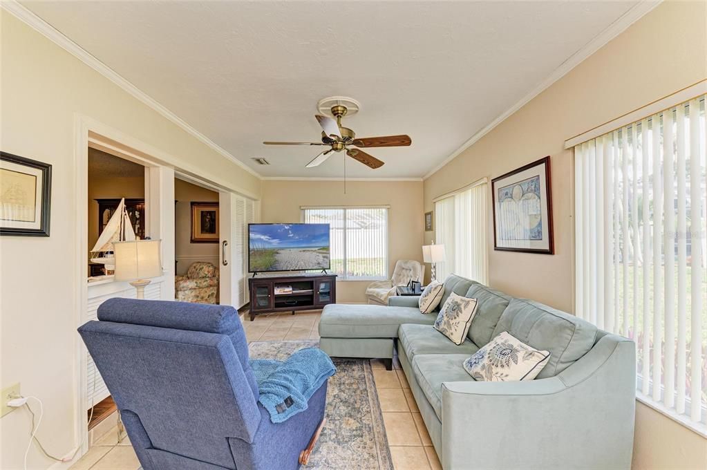 Active With Contract: $399,900 (2 beds, 2 baths, 1454 Square Feet)