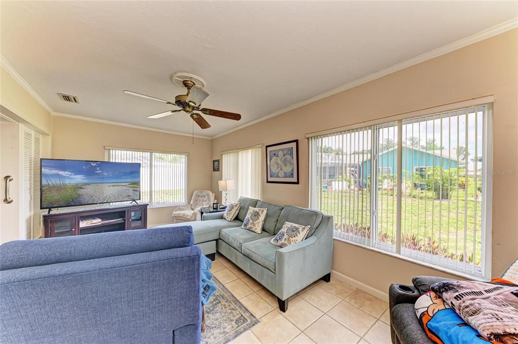 Active With Contract: $399,900 (2 beds, 2 baths, 1454 Square Feet)