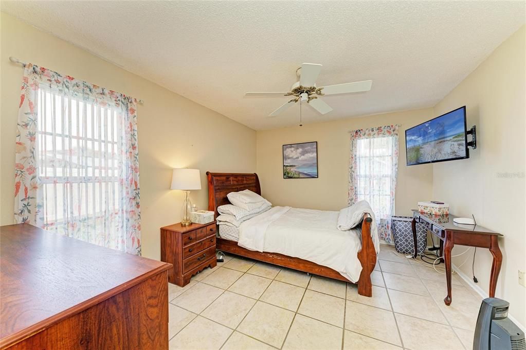 Active With Contract: $399,900 (2 beds, 2 baths, 1454 Square Feet)