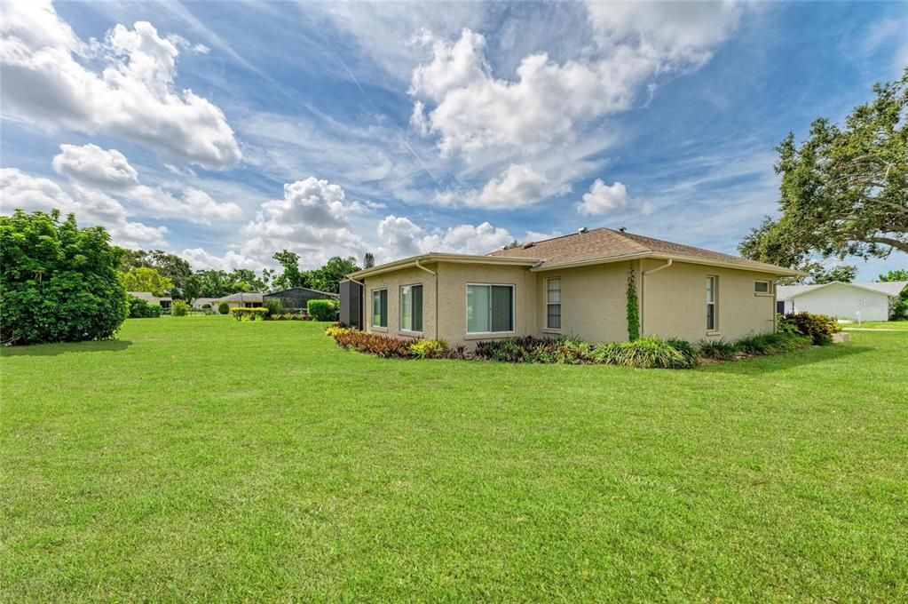 Active With Contract: $399,900 (2 beds, 2 baths, 1454 Square Feet)