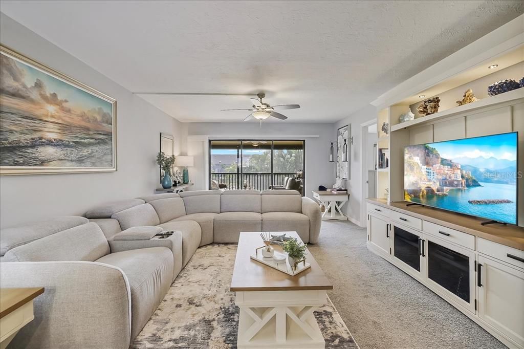 For Sale: $360,000 (2 beds, 2 baths, 1124 Square Feet)