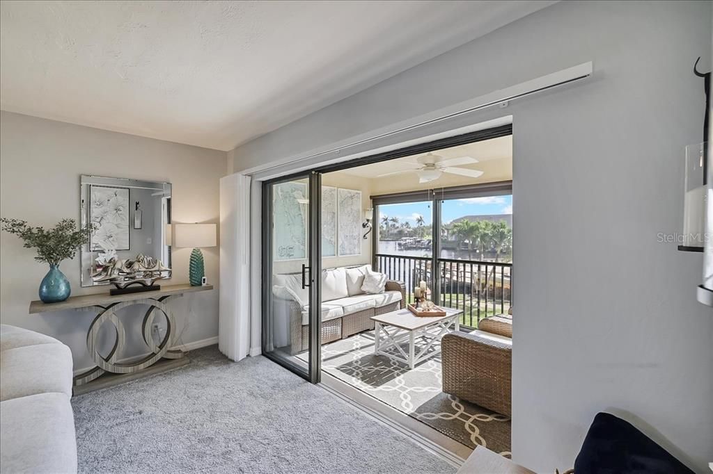 For Sale: $360,000 (2 beds, 2 baths, 1124 Square Feet)