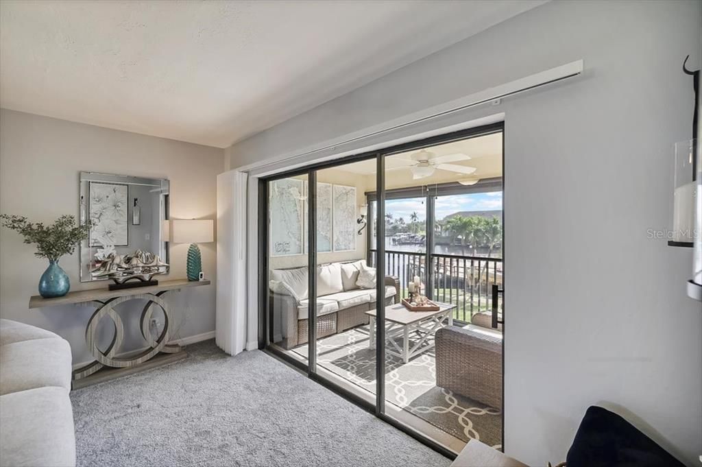 For Sale: $360,000 (2 beds, 2 baths, 1124 Square Feet)