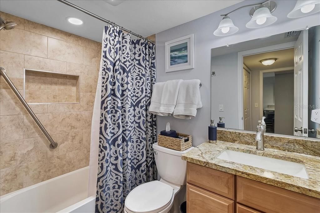 For Sale: $360,000 (2 beds, 2 baths, 1124 Square Feet)