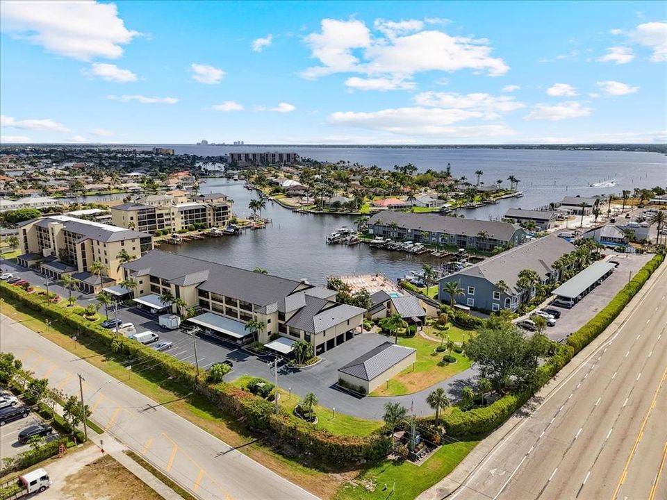 For Sale: $360,000 (2 beds, 2 baths, 1124 Square Feet)