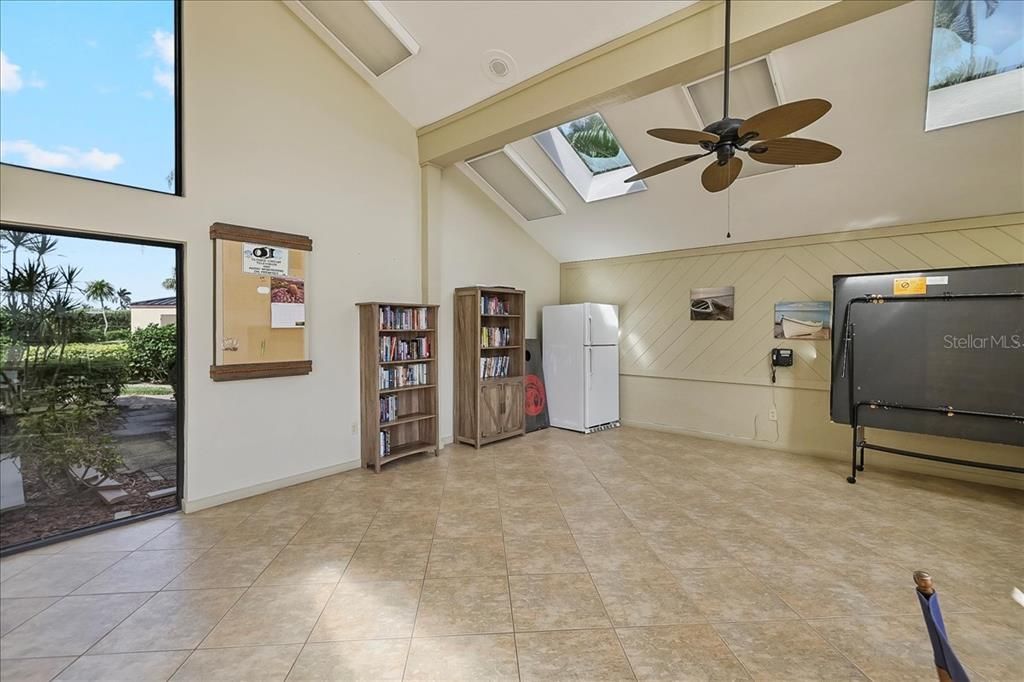 For Sale: $360,000 (2 beds, 2 baths, 1124 Square Feet)