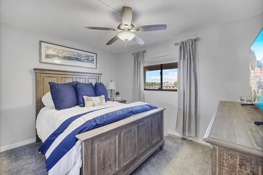 For Sale: $360,000 (2 beds, 2 baths, 1124 Square Feet)