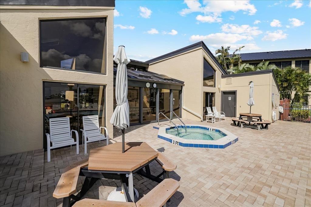 For Sale: $360,000 (2 beds, 2 baths, 1124 Square Feet)