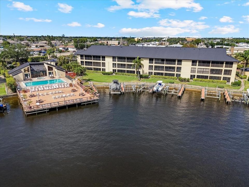 For Sale: $360,000 (2 beds, 2 baths, 1124 Square Feet)