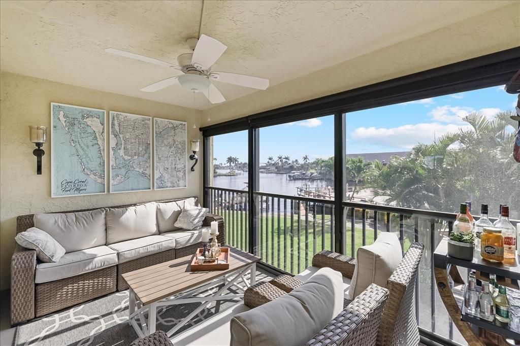 For Sale: $360,000 (2 beds, 2 baths, 1124 Square Feet)