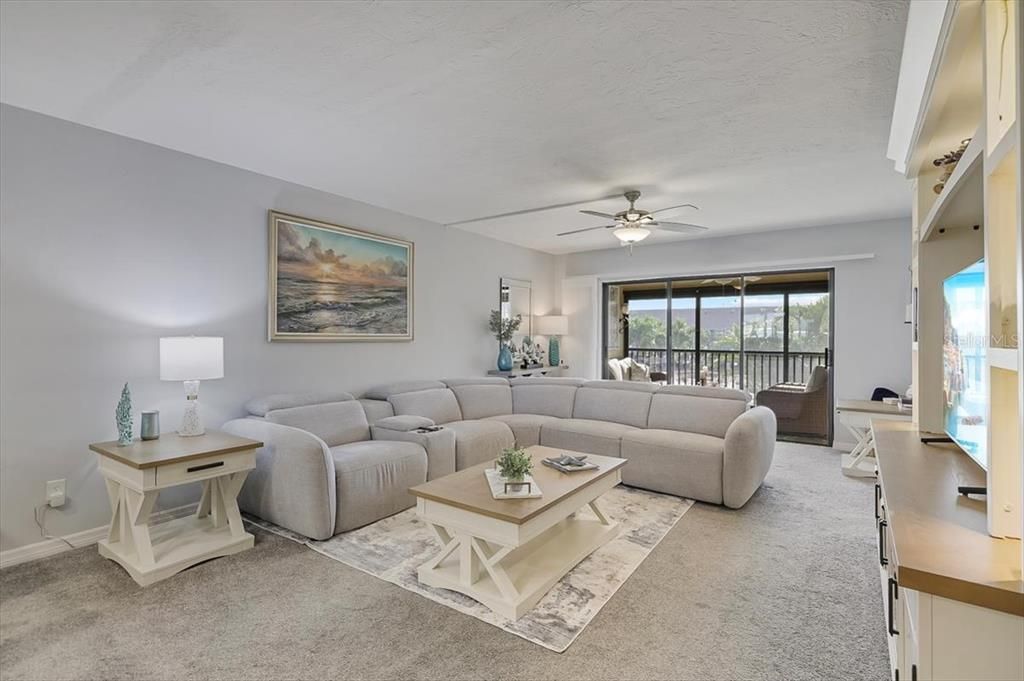 For Sale: $360,000 (2 beds, 2 baths, 1124 Square Feet)